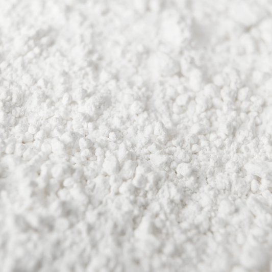 Poudre blanche d'oxyde de zinc en gros plan
